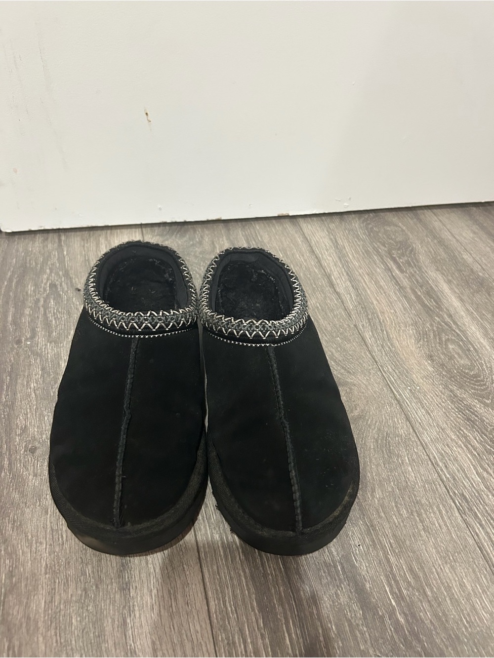 Women's Black Ugg Tasman Slippers Women’s size 8